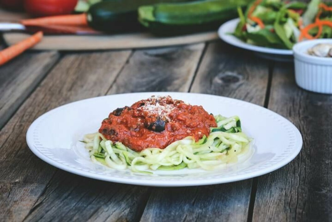 Zucchinipasta med tomatsås recept vegetarisk pasta